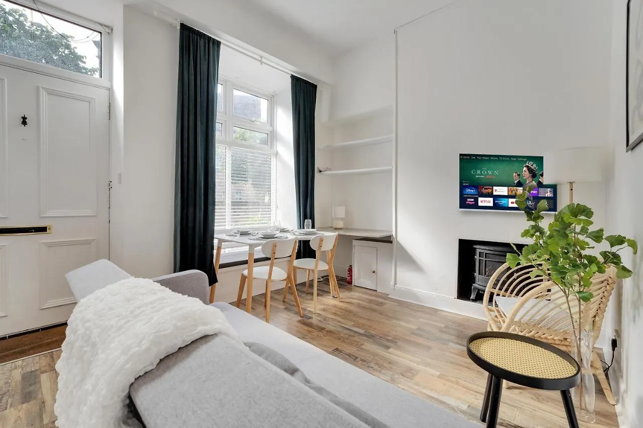 City Centre 2 Bedroom Main Door Apartment Edimburgo