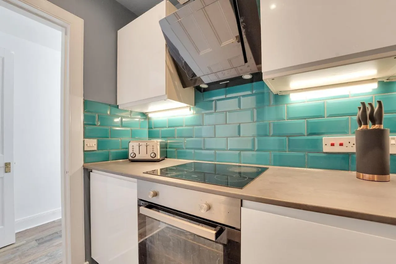 City Centre 2 Bedroom Main Door Apartment Edimburgo