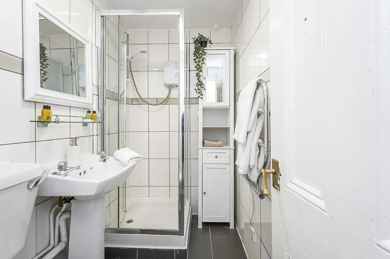 City Centre 2 Bedroom Main Door Apartment Edimburgo