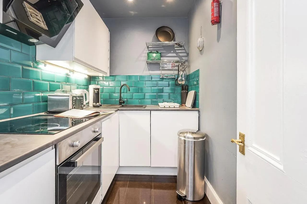 City Centre 2 Bedroom Main Door Apartment Edimburgo