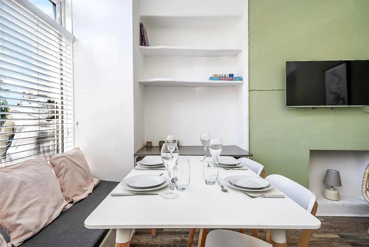 City Centre 2 Bedroom Main Door Apartment Edimburgo