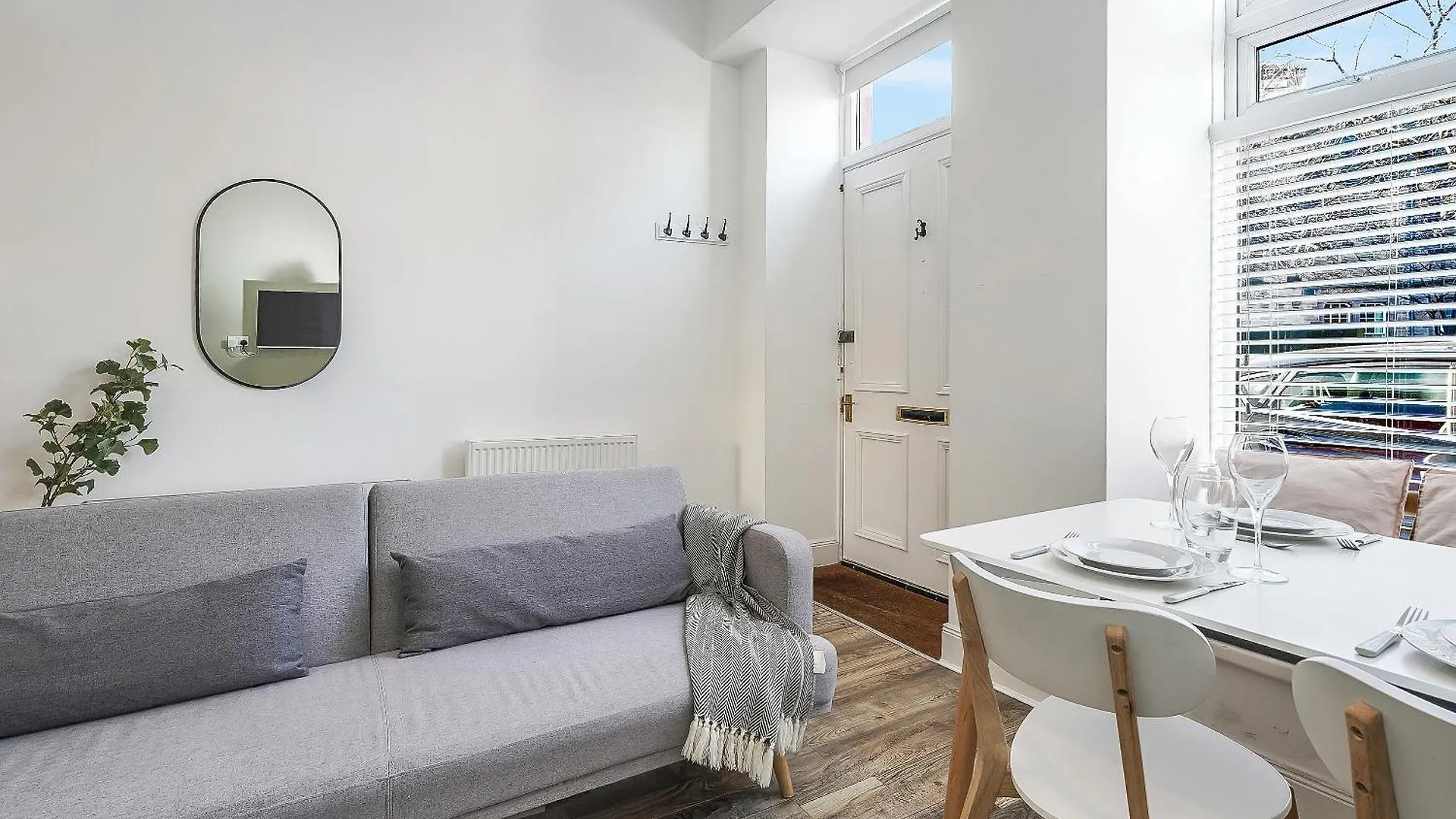 City Centre 2 Bedroom Main Door Apartment Edimburgo