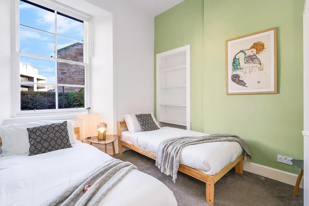 City Centre 2 Bedroom Main Door Apartment Edimburgo
