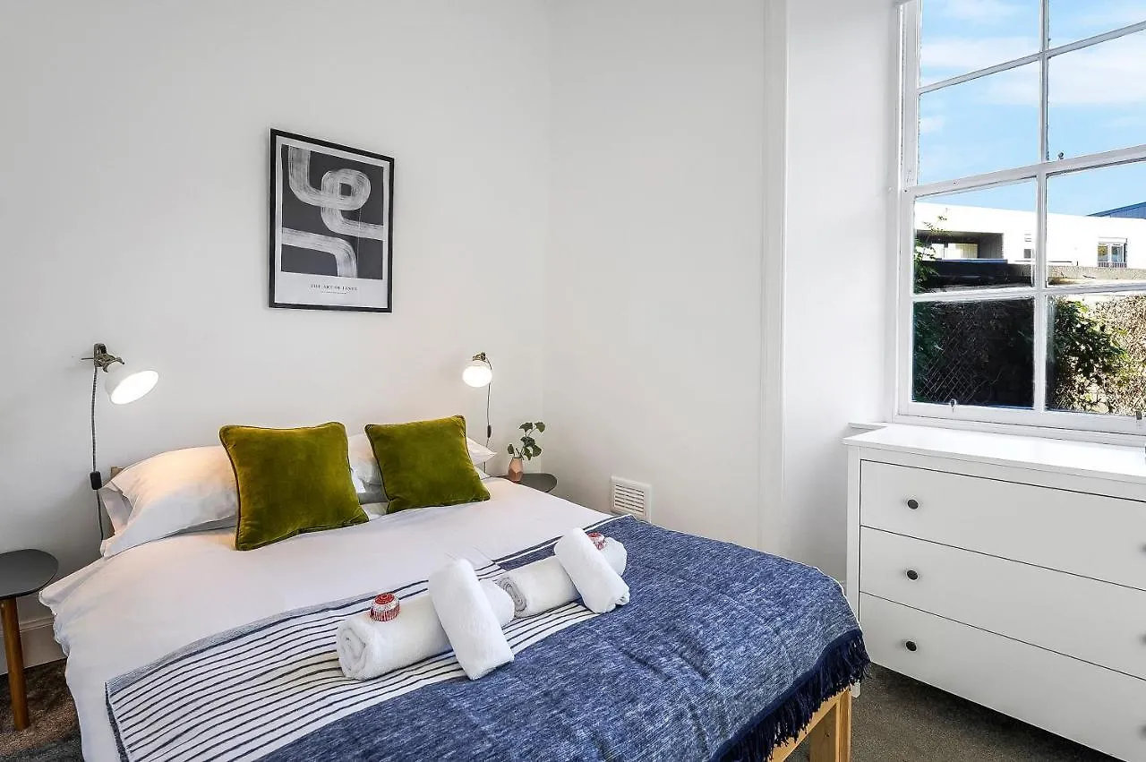 City Centre 2 Bedroom Main Door Apartment Edimburgo