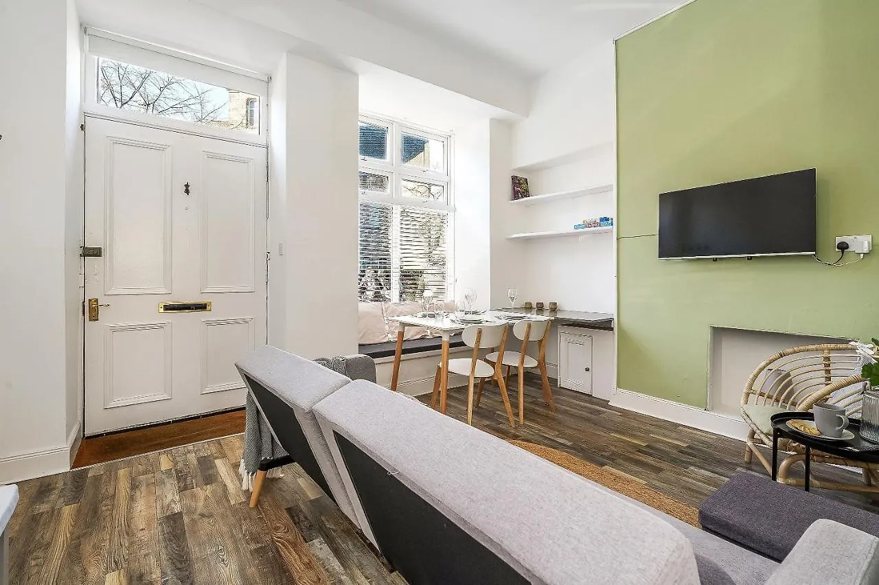 City Centre 2 Bedroom Main Door Apartment Edimburgo