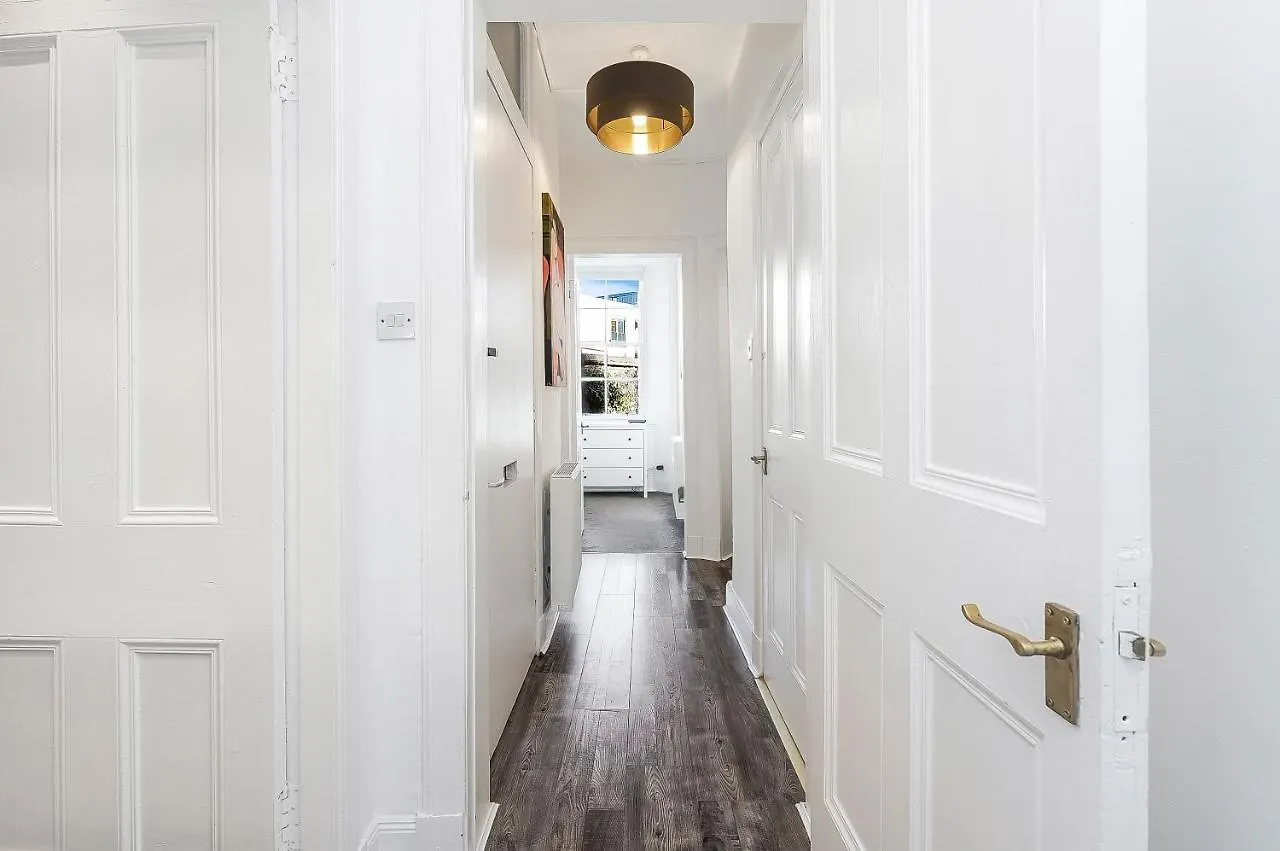 City Centre 2 Bedroom Main Door Apartment Edimburgo