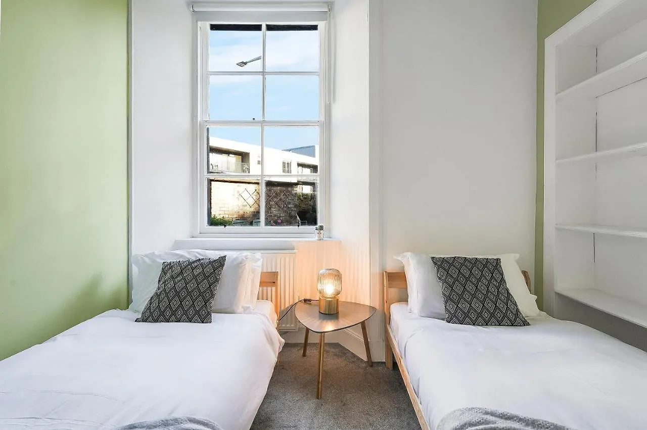 City Centre 2 Bedroom Main Door Apartment Edimburgo